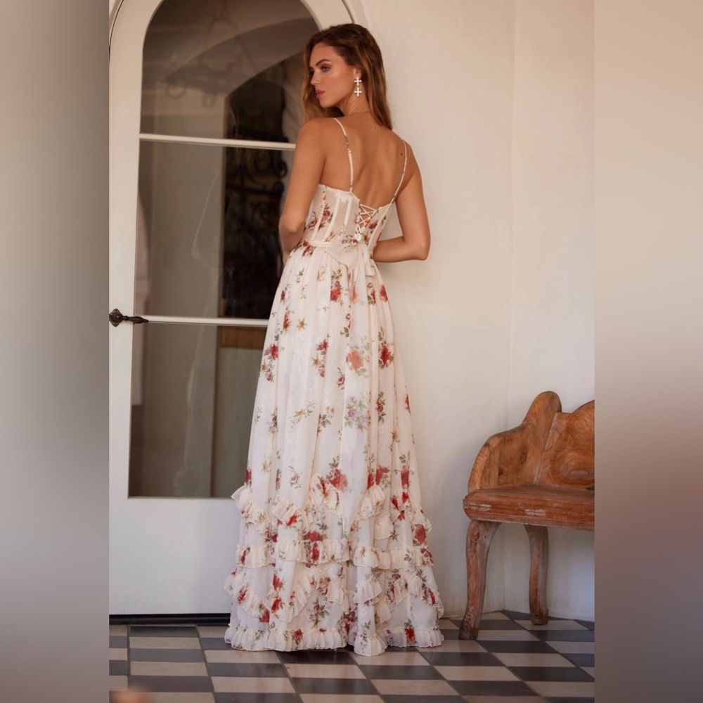 The Carmen Dress in Dainty Floral 00 - Picture 6 of 6
